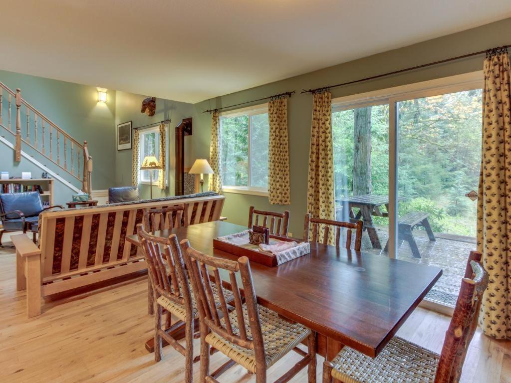Roaring River Retreat Welches エクステリア 写真