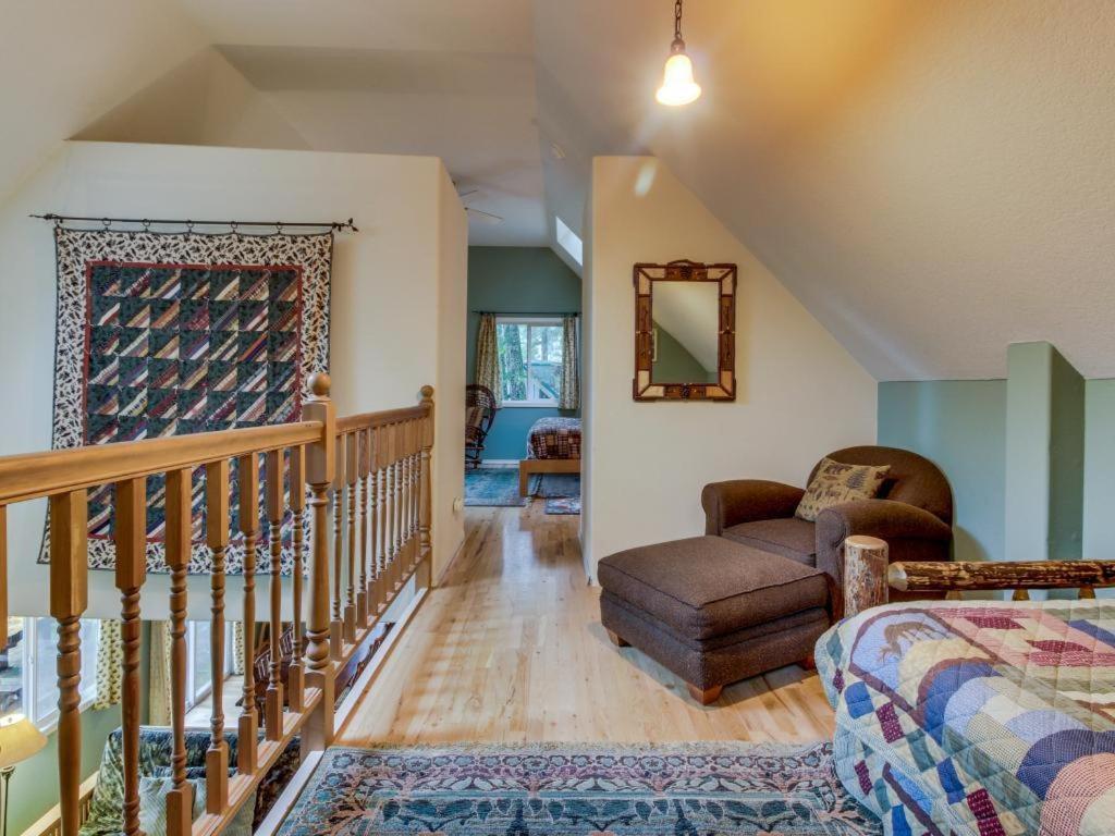 Roaring River Retreat Welches エクステリア 写真